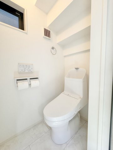 足立区西新井５丁目　中古戸建のトイレ|毎日使う場所だからこそ、使い勝手を考慮しました。落ち着いた空間で安らぎのひとときを。