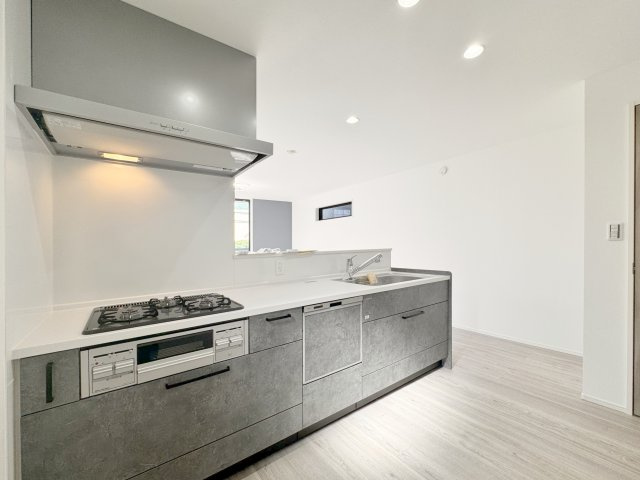 足立区西新井５丁目　中古戸建のキッチン|人気のカウンターキッチン！ワンランク上のライフスタイルを生活の一部に取り入れてみませんか？楽しくおしゃべりしながらお料理ができます