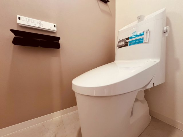 【トイレ】 | 西東京市南町１丁目　中古戸建て | リフォーム済みのトイレは、使いやすさと清潔さを両立