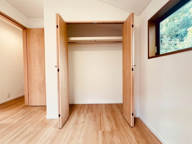【収納】 | 西東京市南町１丁目　中古戸建て | 衣類や小物も整理しやすい、使い勝手の良いクローゼット