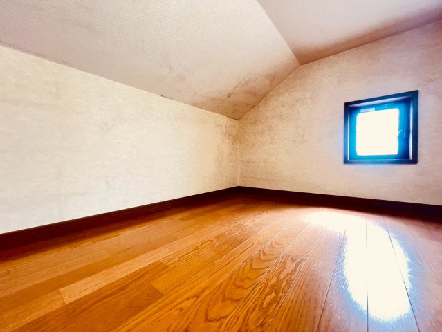 【収納】 | 西東京市南町１丁目　中古戸建て | 季節物や趣味の道具もすっきり収納できる小屋裏収納付き