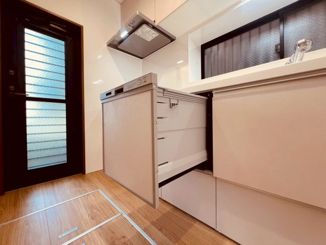 【キッチン】 | 西東京市南町１丁目　中古戸建て | 料理の後もラクラク、食洗機で毎日の片付けもスムーズ