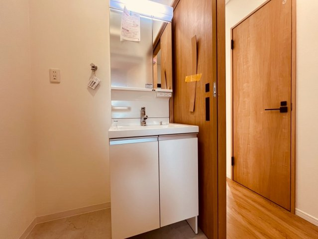 【独立洗面台】 | 西東京市南町１丁目　中古戸建て | 使い勝手の良い洗面化粧台で、毎日の身支度もスムーズ