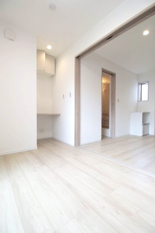 【洋室】 | AQUE24 | 使い勝手のいい洋室です
※別部屋の6号室の写真です