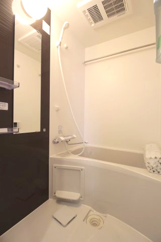 【浴室】 | AQUE24 | きれいなお風呂です
※別部屋の6号室の写真です