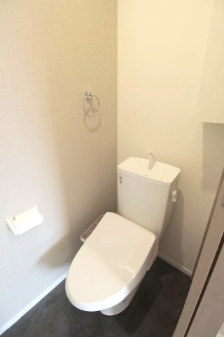 【トイレ】 | AQUE24 | コンパクトで使いやすいトイレです
※別部屋の6号室の写真です