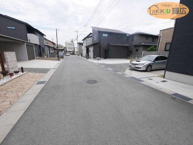 姫路市飾磨区加茂　中古戸建の前面道路含む現地写真