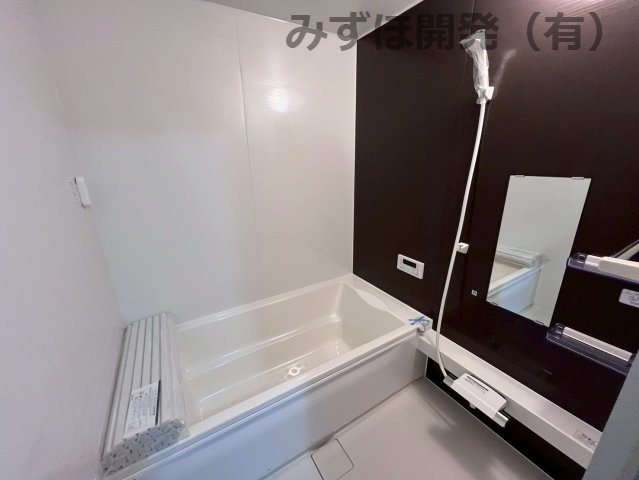 山形市大字大森568-23の独立洗面台|新品の三面鏡独立洗面台です