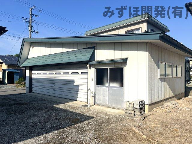 山形市大字大森568-23のその他|車内からリモコン操作できる電動シャッター付きガレージ！！