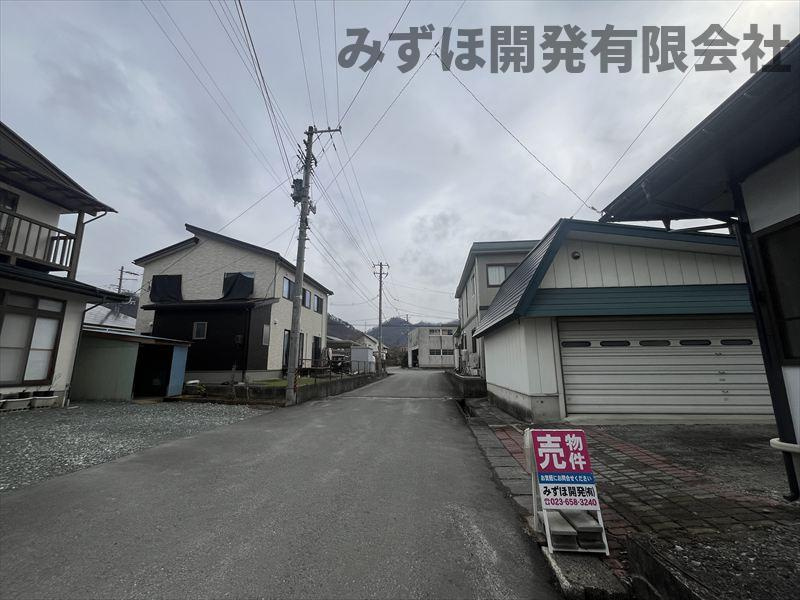 山形市大字大森568-23の前面道路含む現地写真