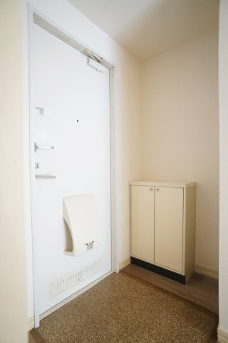 アーバンビワコートの玄関