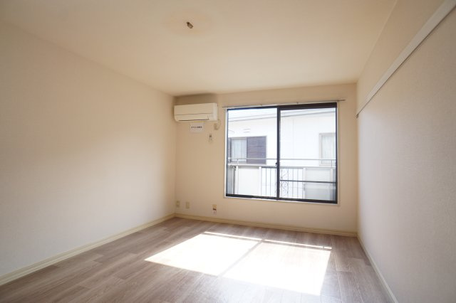 アーバンビワコートの洋室