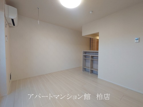 Dear Life の居間・リビング