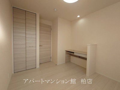 【寝室】 | Dear Life 