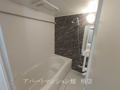 【浴室】 | Dear Life 