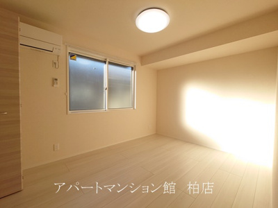 【寝室】 | Dear Life 