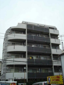 【外観】 | 鉄筋コンクリート造のがっちりとした建物。