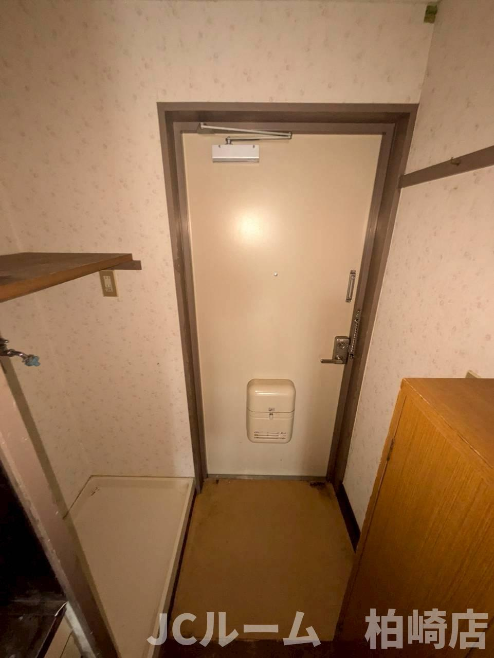 柏崎市北半田２丁目のアパートの玄関