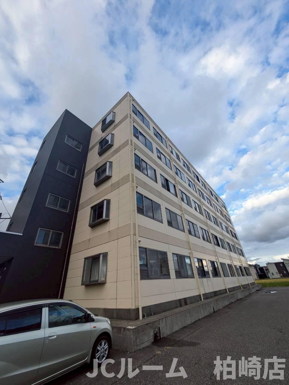 柏崎市北半田２丁目のアパートの外観