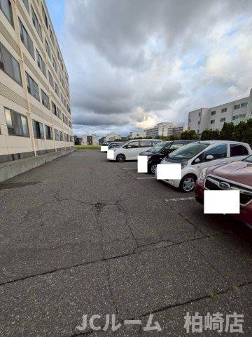柏崎市北半田２丁目のアパートの駐車場