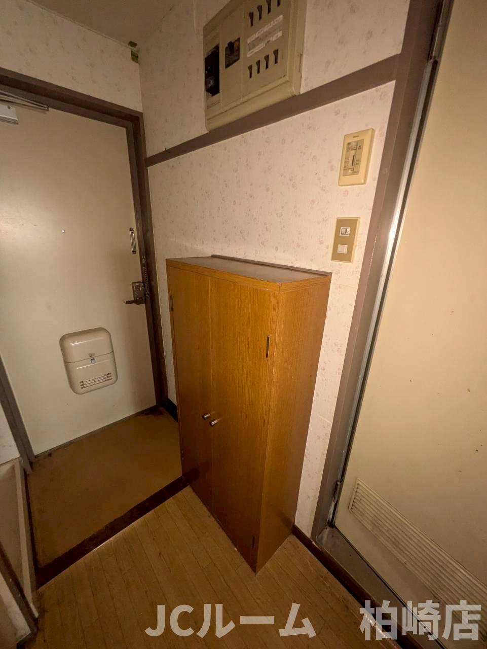 柏崎市北半田２丁目のアパートの玄関