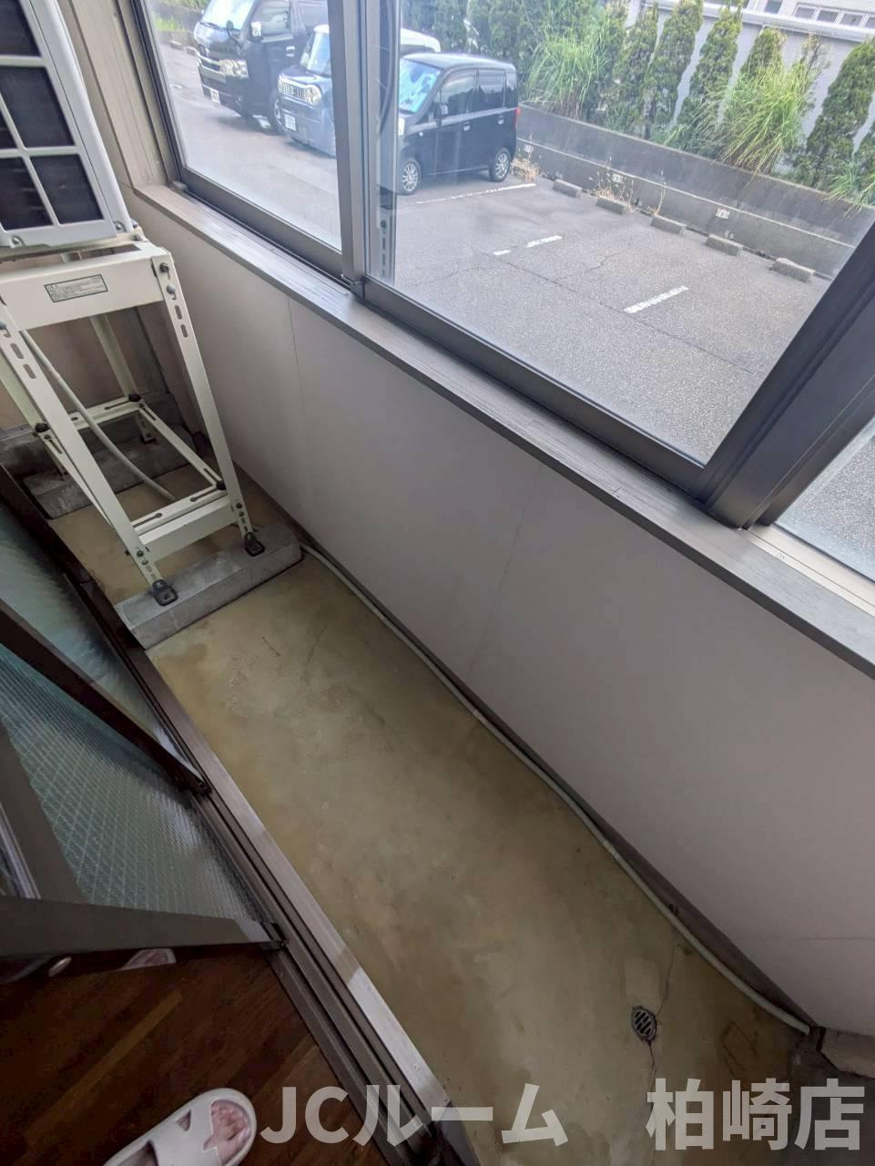 柏崎市北半田２丁目のアパートのバルコニー