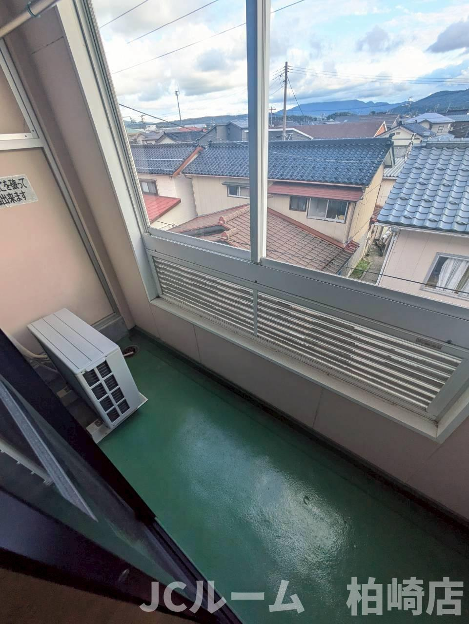 柏崎市穂波町のアパートのバルコニー