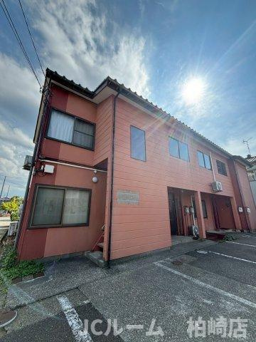 柏崎市豊町のアパートの外観