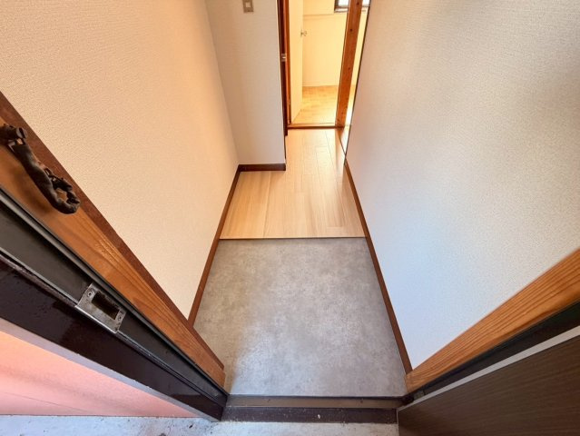 柏崎市豊町のアパートの玄関