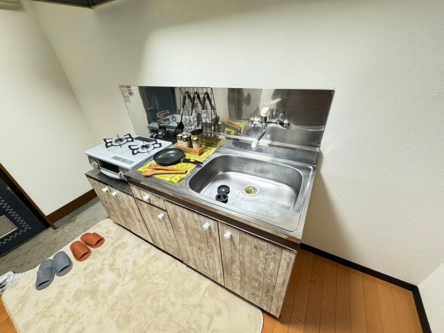 柏崎市大字佐藤池新田のアパートのキッチン