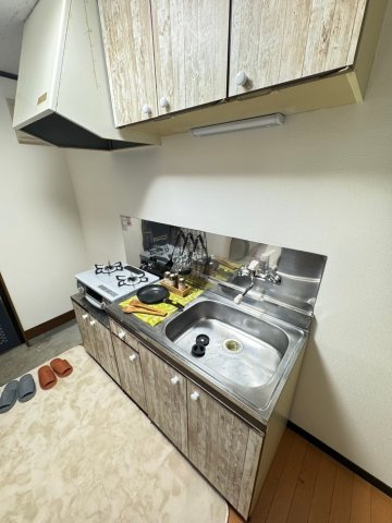 柏崎市大字佐藤池新田のアパートのキッチン