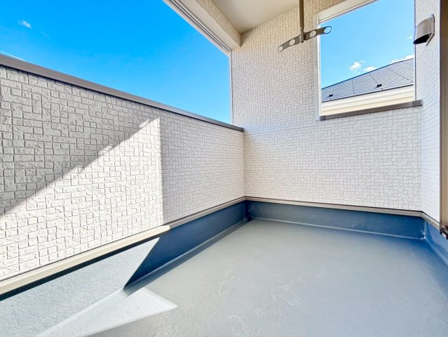 野田市尾崎第17　新築戸建　1号棟のバルコニー|人気が高いインナーバルコニーを採用♪天候を気にせず洗濯物を干せ、紫外線も気にせずに済みます(*^^)v							
