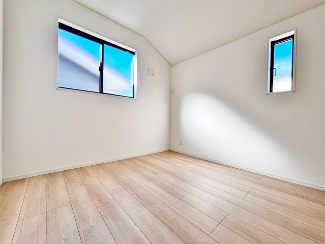 野田市尾崎第17　新築戸建　1号棟の洋室|窓が多く、明るい空間を演出してくれます(*^^*)					
