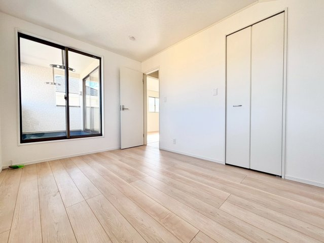 野田市尾崎第17　新築戸建　1号棟の子供部屋|バルコニーに面している居室なので、自然と光が差し込みます。						
