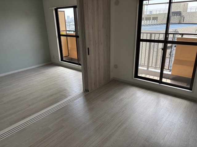 エスポワール紫海の洋室