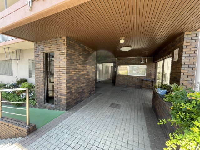 【エントランス】 | サーパス松島 | 共用部分はいつもスッキリと清潔に管理されています