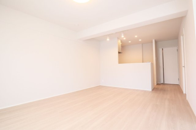 【居間・リビング】 | サーパス松島 | LDKはオープンなカウンターキッチンなので空間に広がりがあります