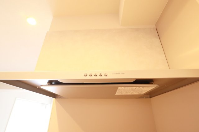 【キッチン】 | サーパス松島 | 汚れが気になりがちなレンジフードも新品に交換済みです