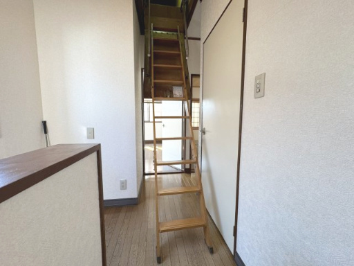 屋根裏階段