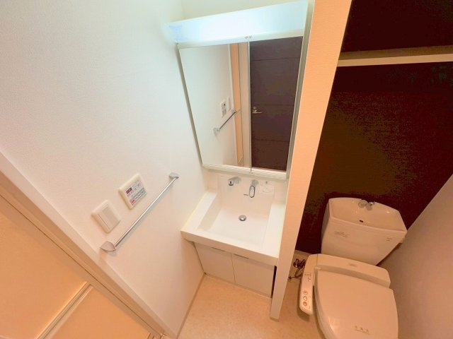 アドバンス新大阪Ⅴの独立洗面台