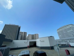 【展望】 | バルコニー前面に高いマンションなどがなく開放的な眺望がひろがります