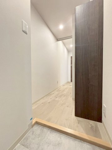 「防音マンション」VORT高井戸西レジデンスの玄関|明るい玄関です