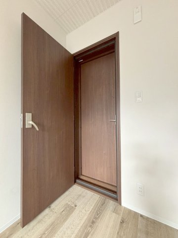 「防音マンション」VORT高井戸西レジデンスの内装|2重防音扉になっています。