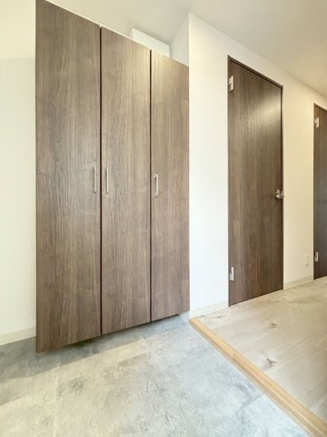 「防音マンション」VORT高井戸西レジデンスの玄関|明るい玄関です