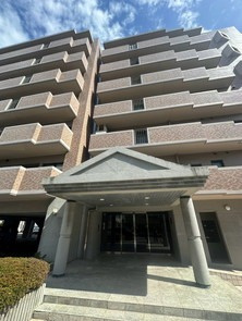 【外観】 | スカイハイツ神松寺 | スーパーやドラッグストアなどが徒歩圏内に充実しており買い物至便な好立地です