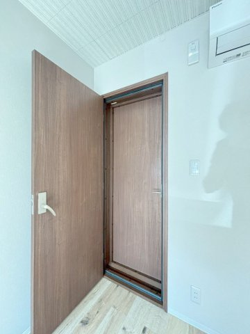 「防音マンション」VORT高井戸西レジデンスの内装|2重防音扉になっています。