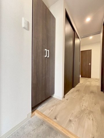 「防音マンション」VORT高井戸西レジデンスの玄関|明るい玄関です