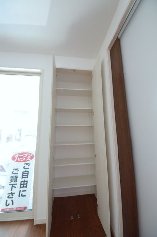 丹那町の収納|リビングにも収納スペースがあります