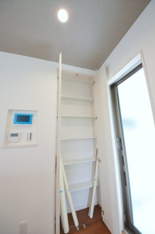 丹那町の収納|キッチンにパントリースペースがあります