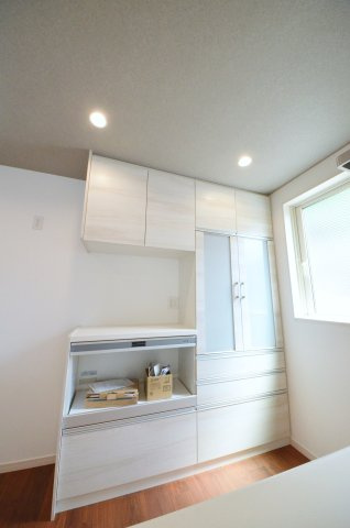 丹那町の収納|大容量のカップボードが標準装備！キッチン周りの収納スペースもしっかり確保されています。